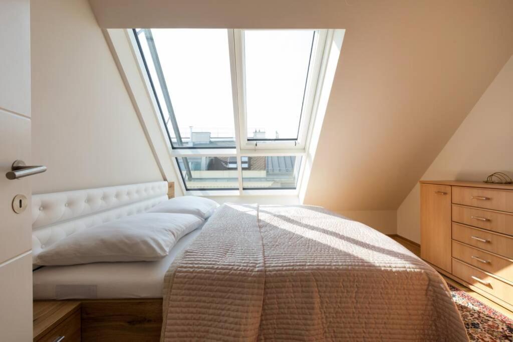Apartamento Grosses Penthouse #12 Mit Terrasse Und Aussicht Viena Exterior foto