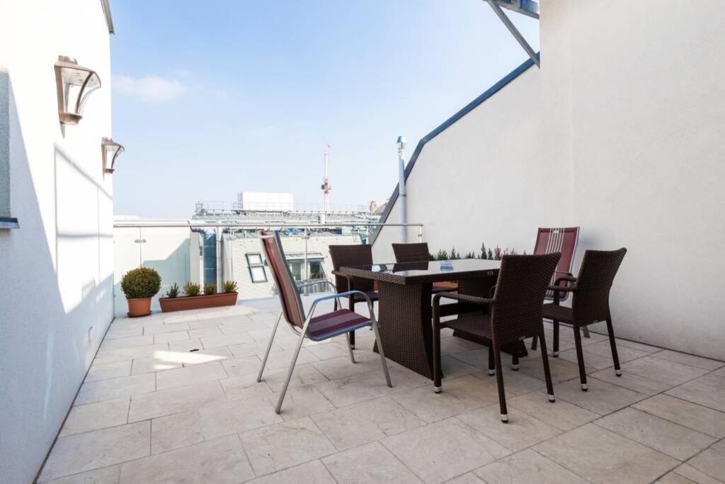 Apartamento Grosses Penthouse #12 Mit Terrasse Und Aussicht Viena Exterior foto