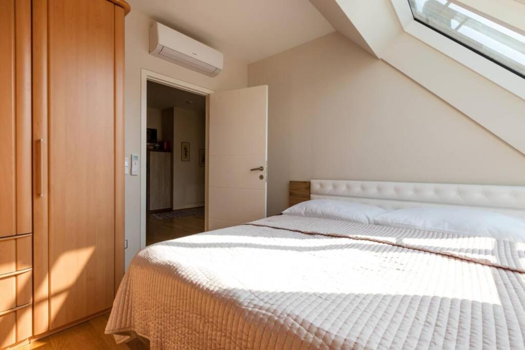 Apartamento Grosses Penthouse #12 Mit Terrasse Und Aussicht Viena Exterior foto