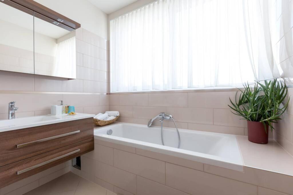 Apartamento Grosses Penthouse #12 Mit Terrasse Und Aussicht Viena Exterior foto