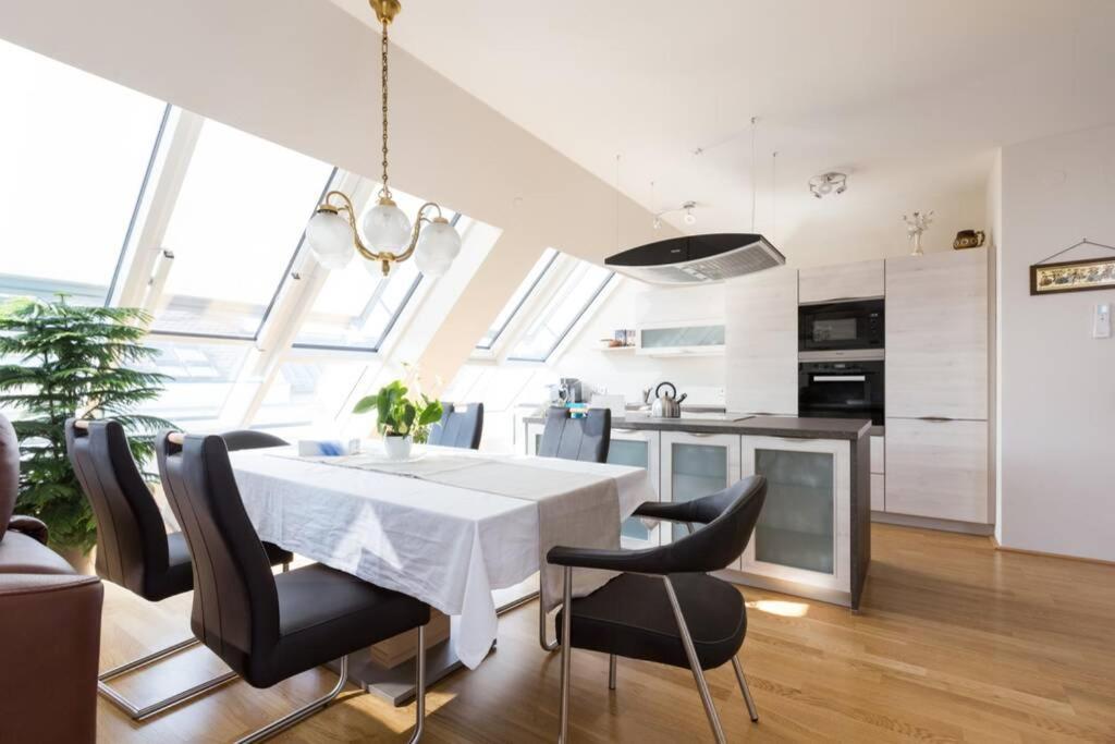 Apartamento Grosses Penthouse #12 Mit Terrasse Und Aussicht Viena Exterior foto